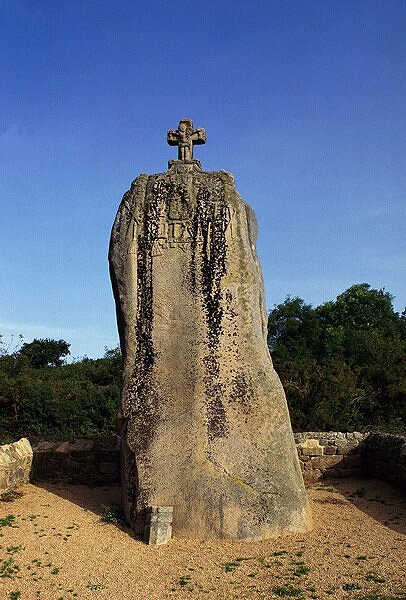 Menhir de Saint-Uzec