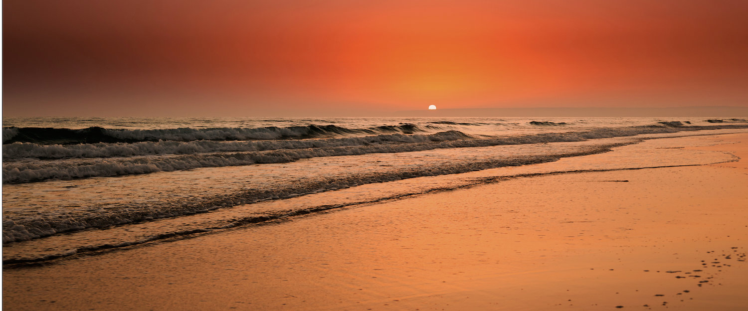 Puesta de sol en la playa de Zahara de los Atunes Puesta de sol en la playa de Zahara de los Atunes
