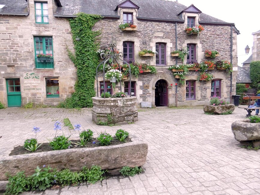 Place du Puits - Rochefort en Terre