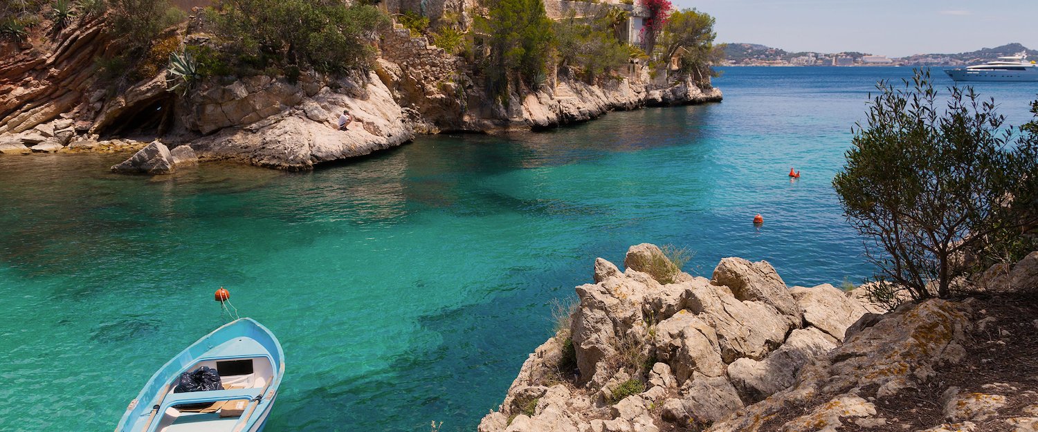 Die blaue Bucht von Cala Anguila Die blaue Bucht von Cala Anguila