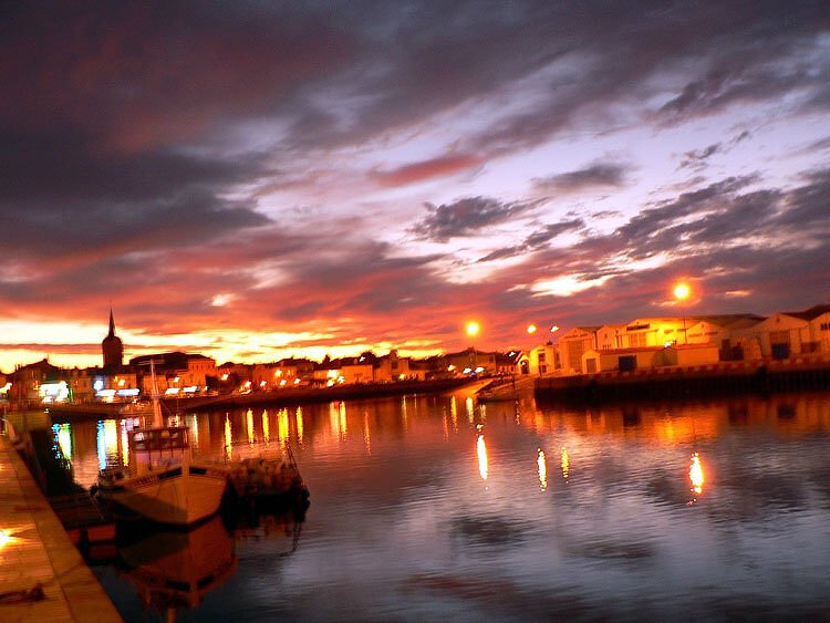 Coucher de soleil sur le port - Les Sables d'Olonne Coucher de soleil sur le port - Les Sables d'Olonne