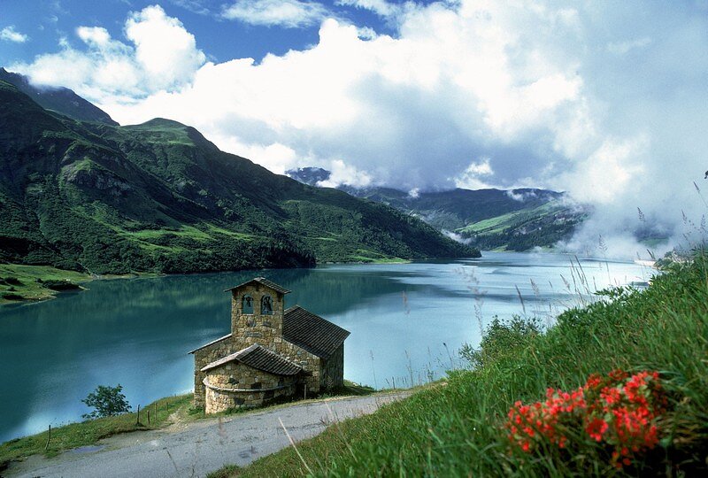 Lac et Chapelle de Roselend Lac et Chapelle de Roselend