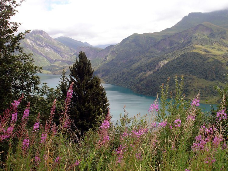 Lac de Roselend Lac de Roselend
