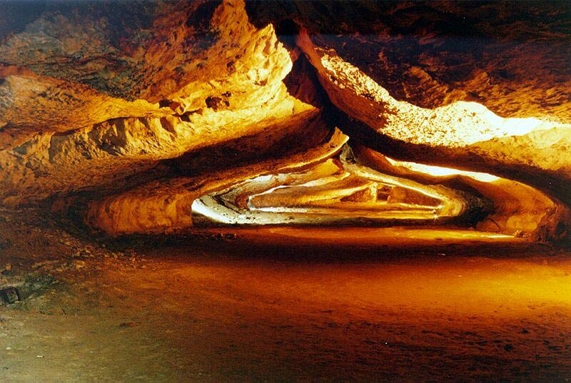 Grotte de Lombrives - La carène Grotte de Lombrives - La carène