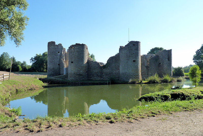 Château de Commequiers Château de Commequiers