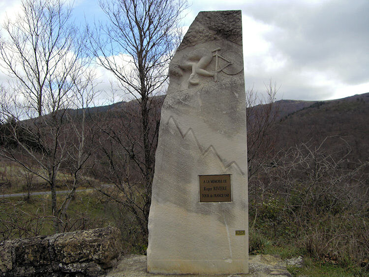 Stèle Roger Rivière