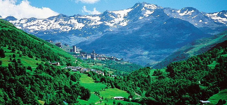 Vue de la station et du village de Praranger - Les Ménuires Vue de la station et du village de Praranger - Les Ménuires
