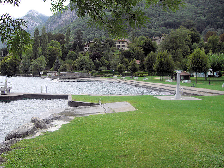 Plage de Menthon Saint-Bernard