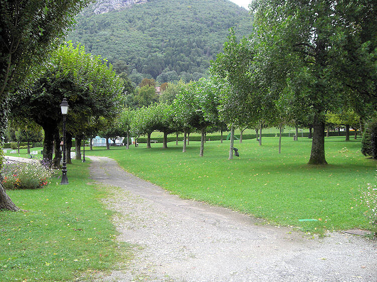 Plage de Menthon Saint-Bernard