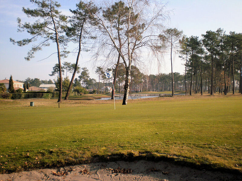 Golf Blue Green Gujan