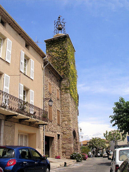 Porte d'entrée dans la vieille ville Porte d'entrée dans la vieille ville