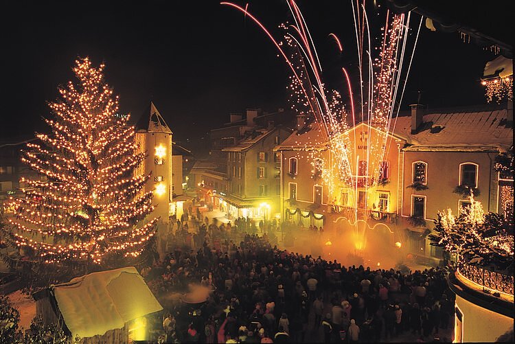 Feux d'artifice place du village