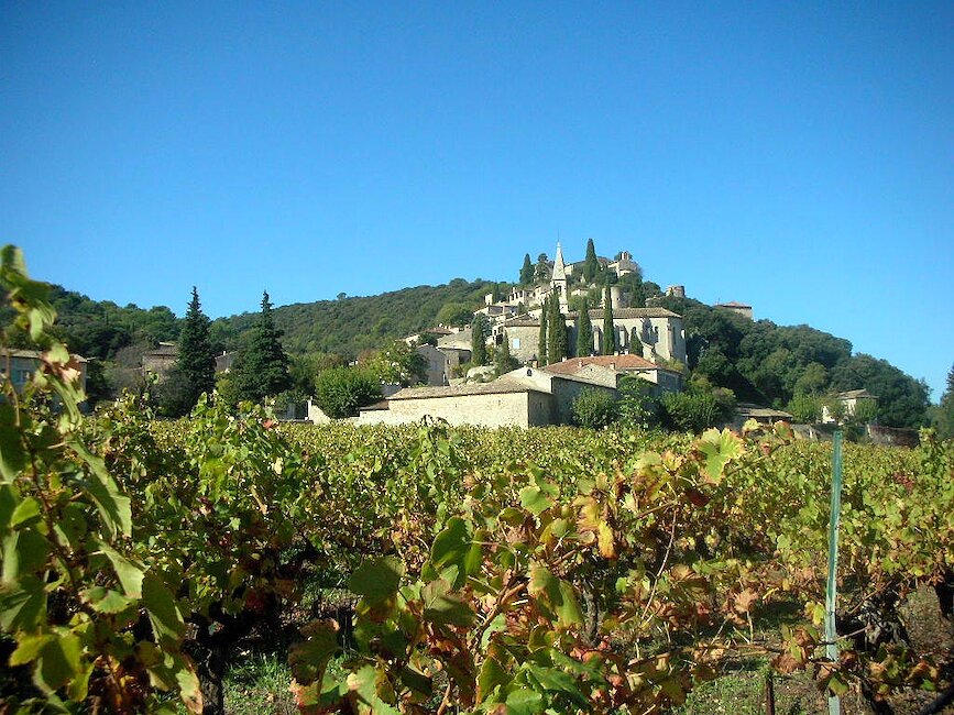 Vue du village de la Roque sur Cèze Vue du village de la Roque sur Cèze