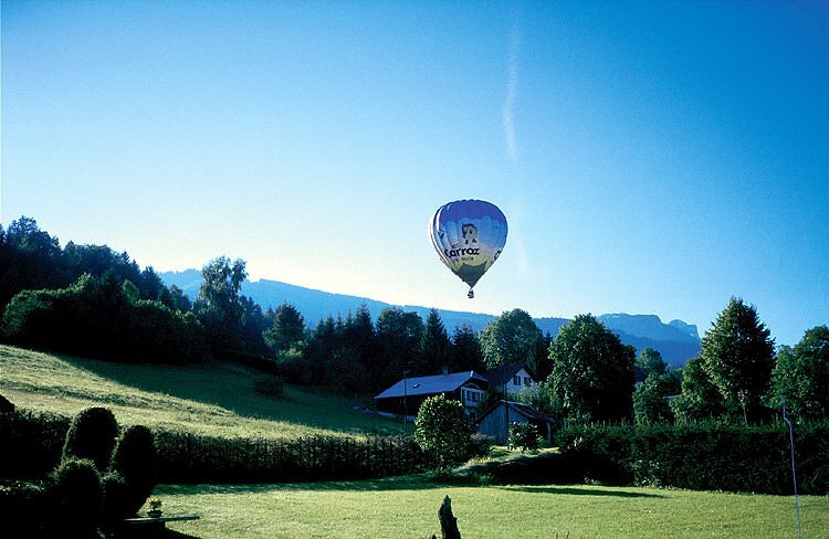 Montgolfière en été - Les Carroz