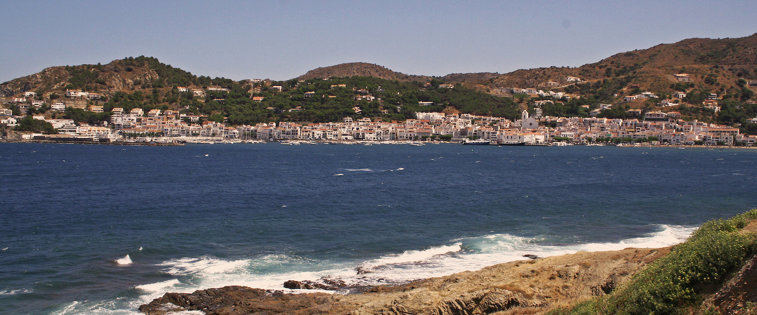 Vista de Llançà desde la costa Vista de Llançà desde la costa