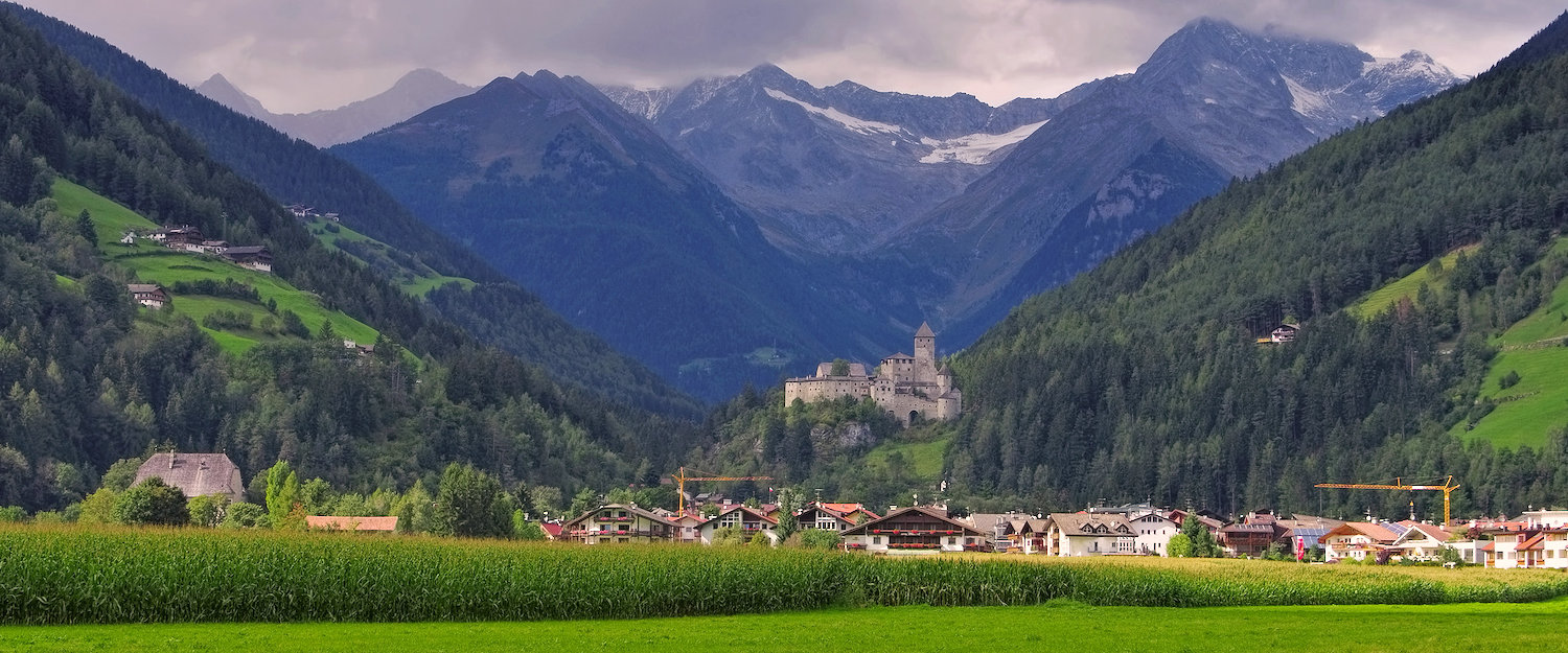 Blick auf die Burg von Taufers Blick auf die Burg von Taufers