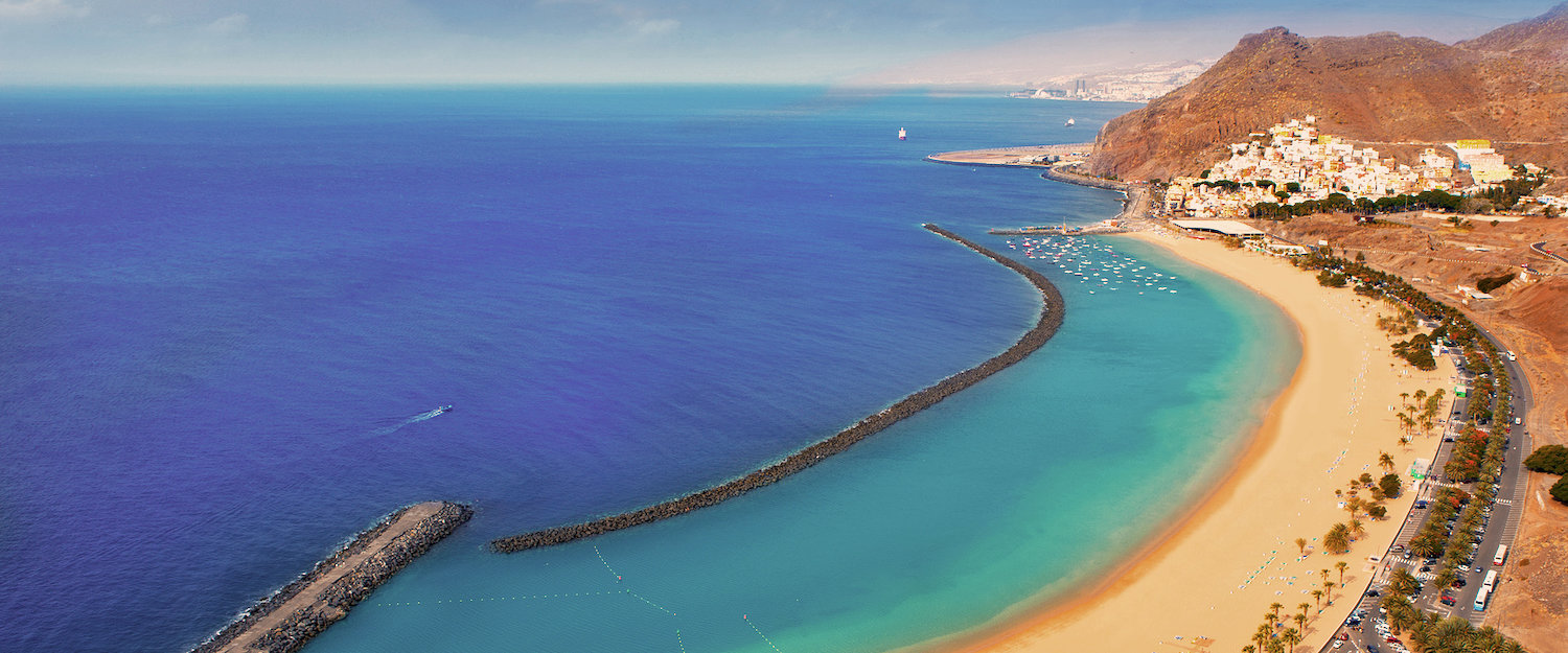 Playa de las Teresitas en Santa Cruz de Tenerife Playa de las Teresitas en Santa Cruz de Tenerife