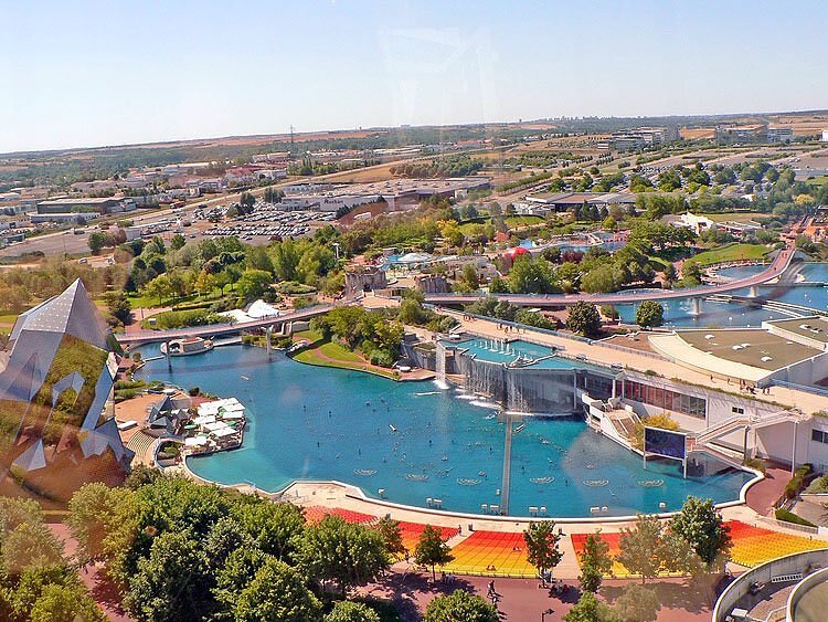 Vue générale du Futuroscope Vue générale du Futuroscope