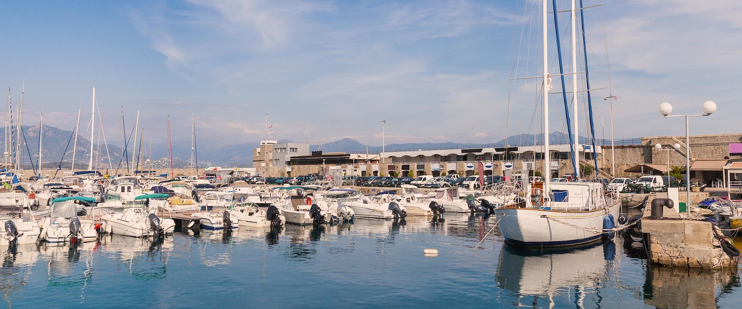 Besichtigen Sie den wunderschönen und traditionsreichen Hafen von Ajaccio. Besichtigen Sie den wunderschönen und traditionsreichen Hafen von Ajaccio.