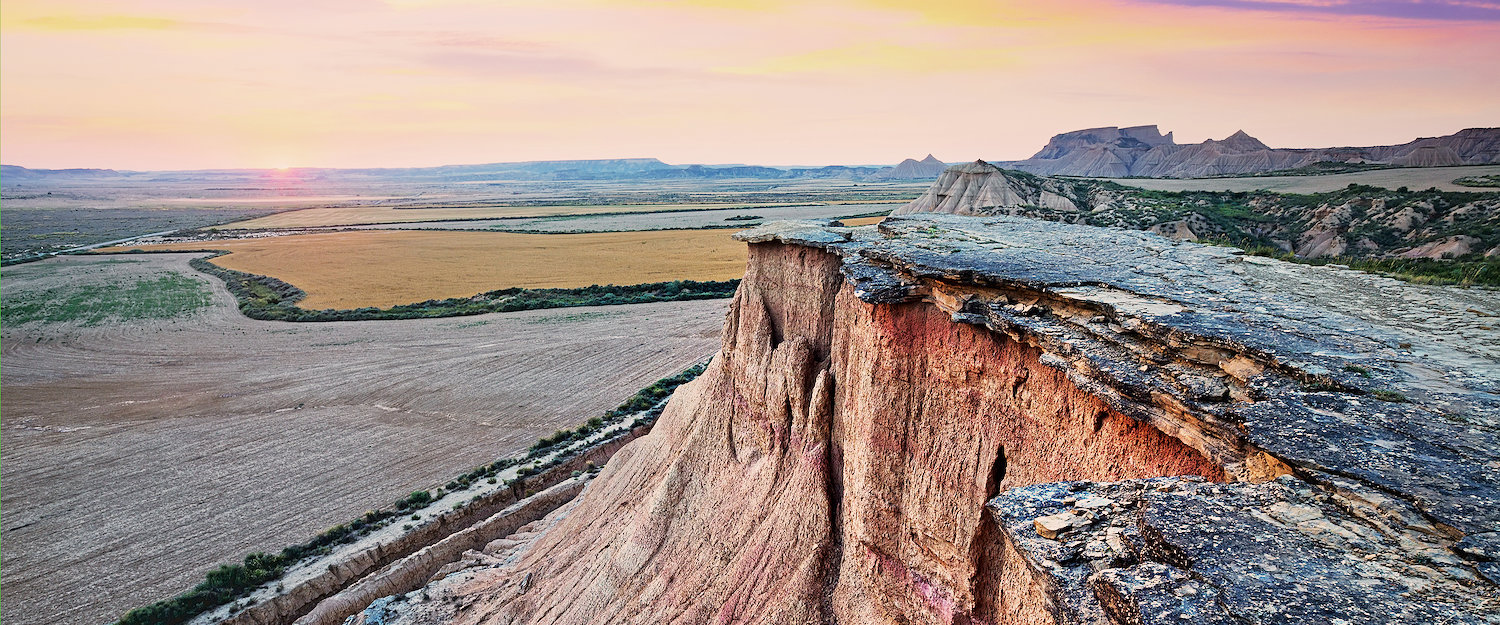 El atardecer sobre los campos navarros El atardecer sobre los campos navarros
