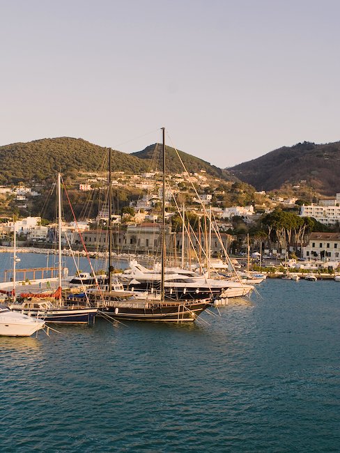 Hafen von Ischia