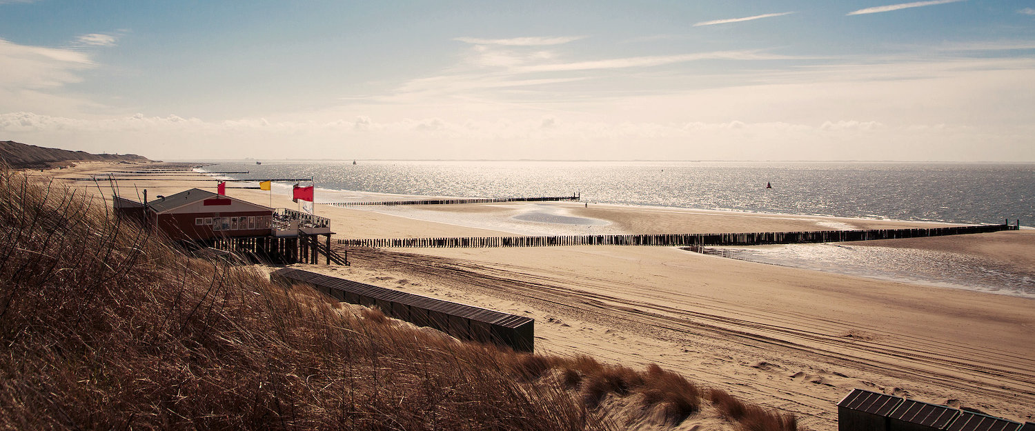 Sonne, Sand, Meer an der niederländischen Nordseeküste Sonne, Sand, Meer an der niederländischen Nordseeküste