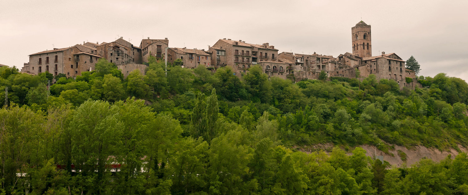 Vista de Aínsa desde el río Vista de Aínsa desde el río