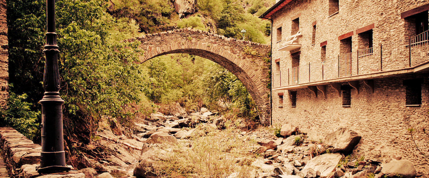 Lecho del río de Sort