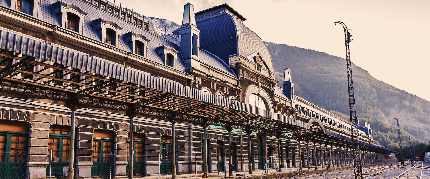 Estación de tren de Canfranc Estación de tren de Canfranc