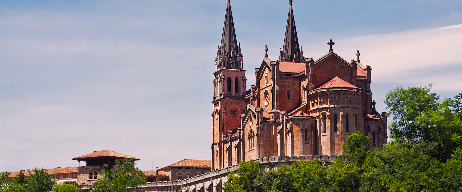 Basílica de Santa María la Real de Covadonga Basílica de Santa María la Real de Covadonga