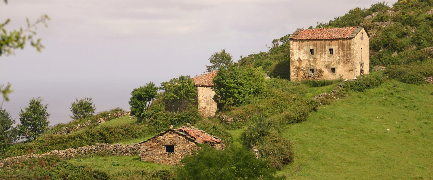 Los paisajes en los alrededores de Nava Los paisajes en los alrededores de Nava