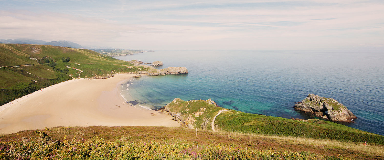 Playa de Torimbia en los alrededores de Llanes Playa de Torimbia en los alrededores de Llanes
