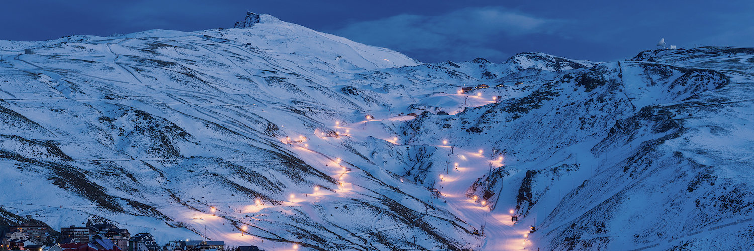 Pistas de esqui de Sierra Nevada por la noche