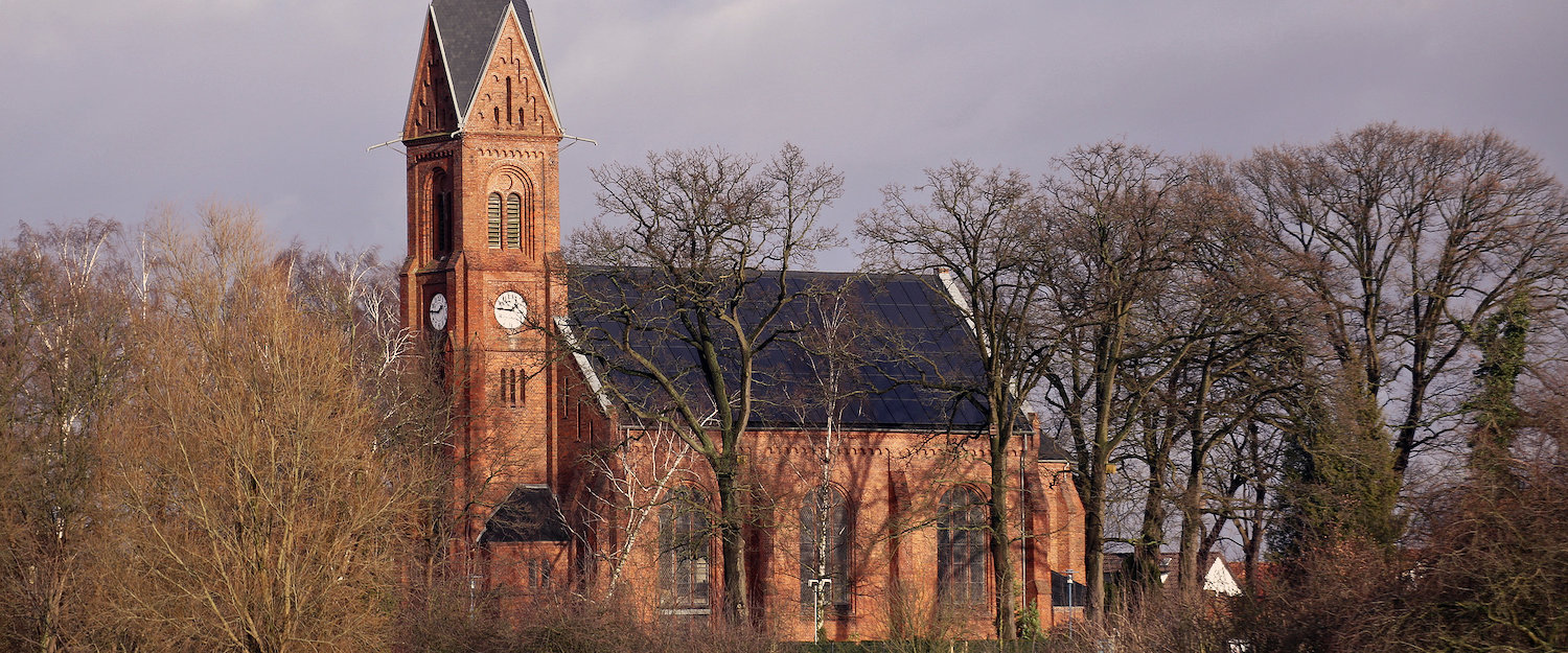 Die Bugenhagenkirche in Wiek im neuromanischen Stil Die Bugenhagenkirche in Wiek im neuromanischen Stil