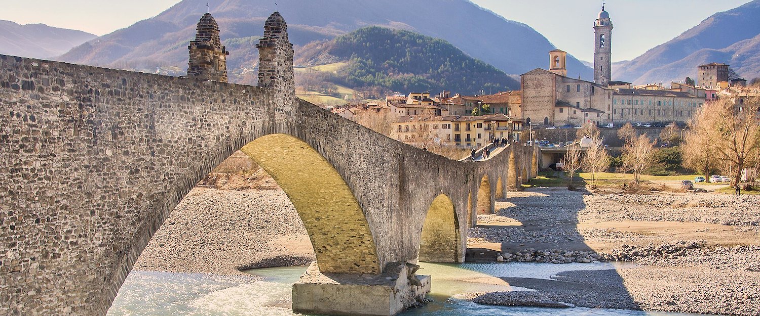 Il Ponte Gobbo a Bobbio, Piacenza. Il Ponte Gobbo a Bobbio, Piacenza.