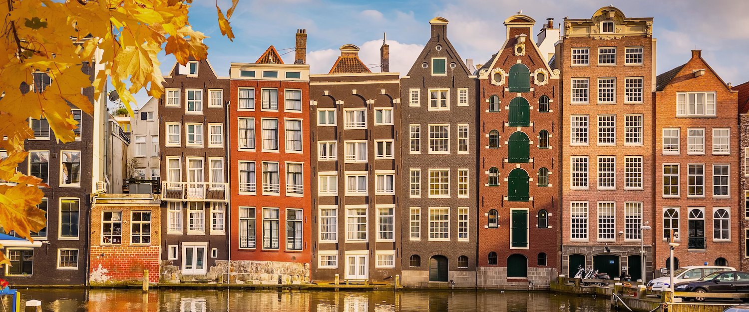 Charakterystyczne kamienice w Amsterdamie