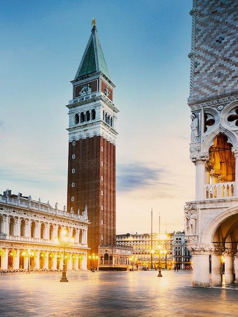 Der berühmte Markusturm in Venedig