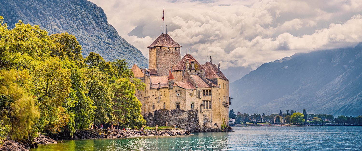 El castillo de Chillon a orillas del lago Lemán El castillo de Chillon a orillas del lago Lemán