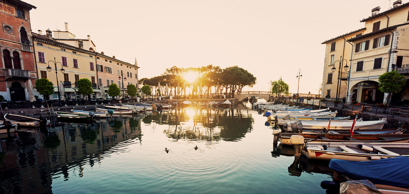 Sonnenuntergang am Hafen von Desenzano del Garda Sonnenuntergang am Hafen von Desenzano del Garda