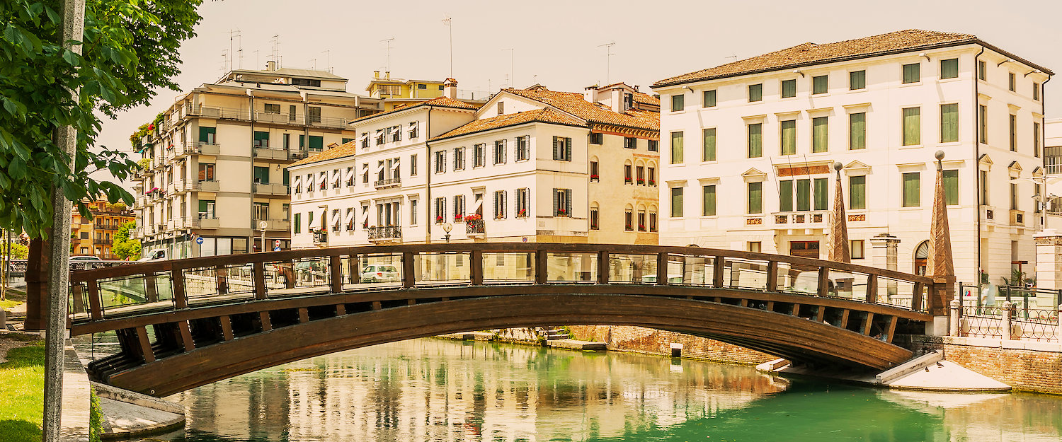 Tipica architettura in stile veneziano. Tipica architettura in stile veneziano.