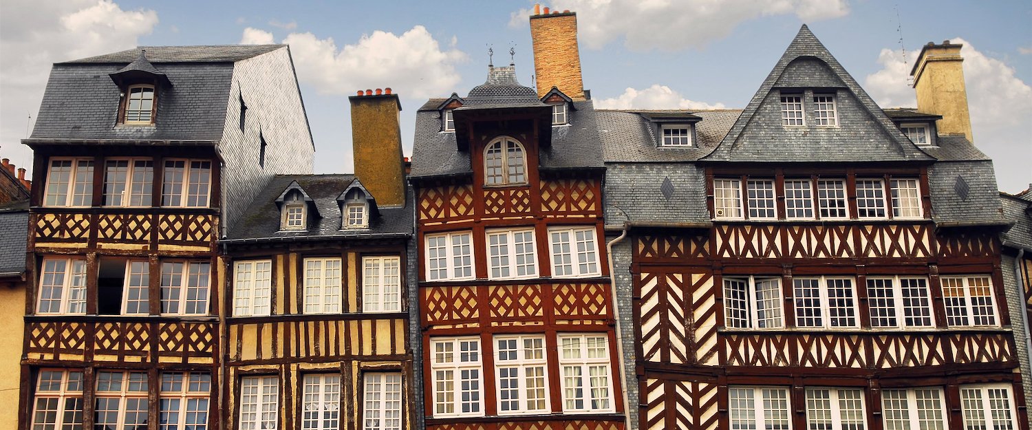 Traditionelle Hausfassade in der Bretagne