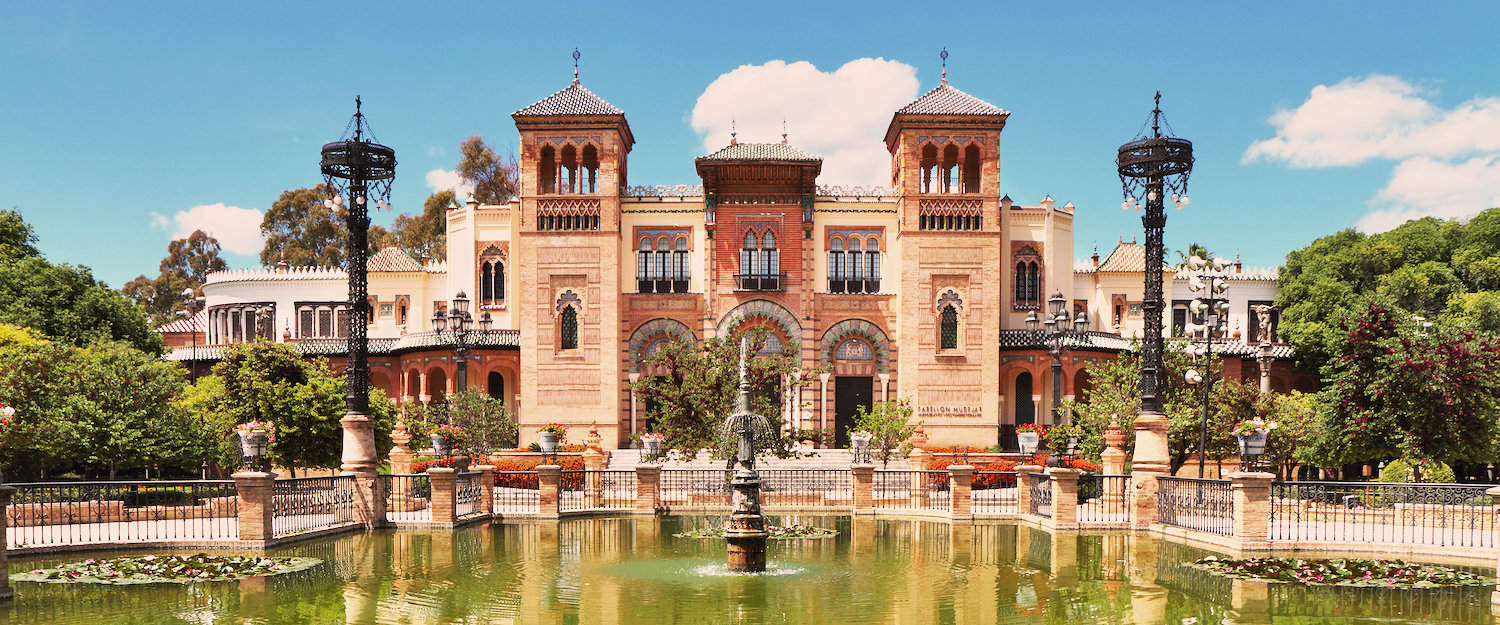 Das Museum Pabellon Mudéjar im Parque de María Luisa Das Museum Pabellon Mudéjar im Parque de María Luisa