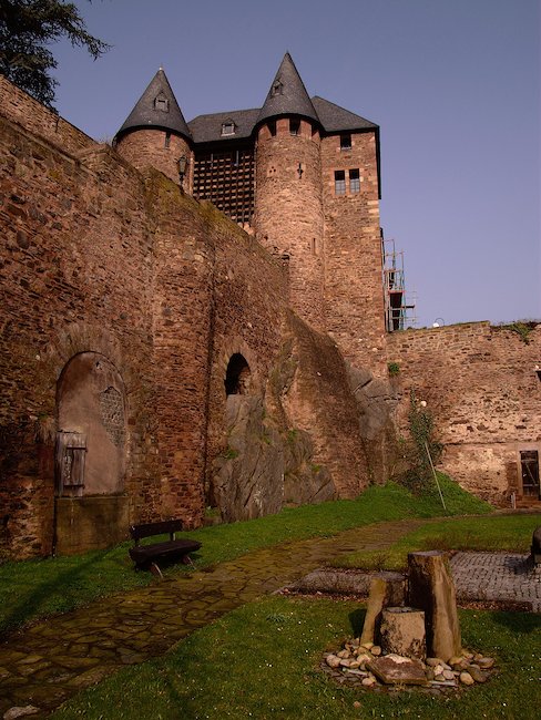 Die Burg Hengebach in Heimbach in der Eifel