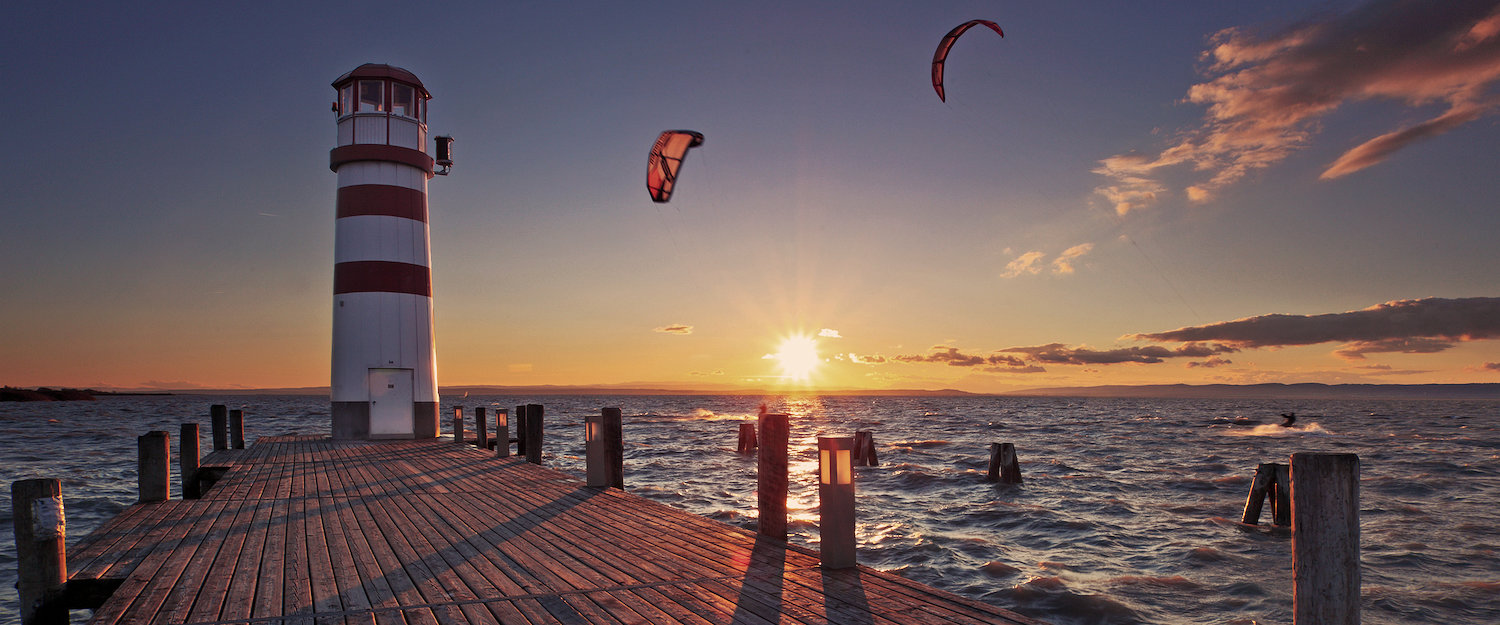 Traumhafter Ausblick auf den Leuchtturm am Neusiedler See Traumhafter Ausblick auf den Leuchtturm am Neusiedler See