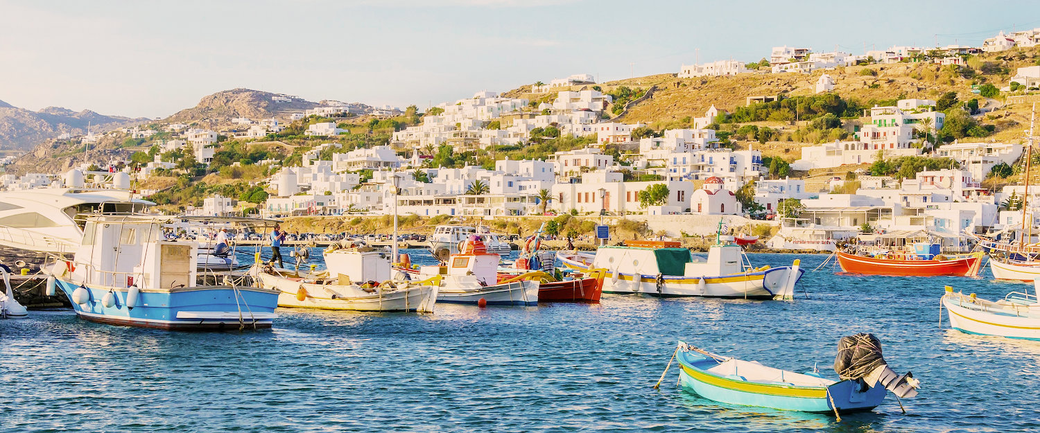 Schifferboote im Hafen vor Mykonos Schifferboote im Hafen vor Mykonos