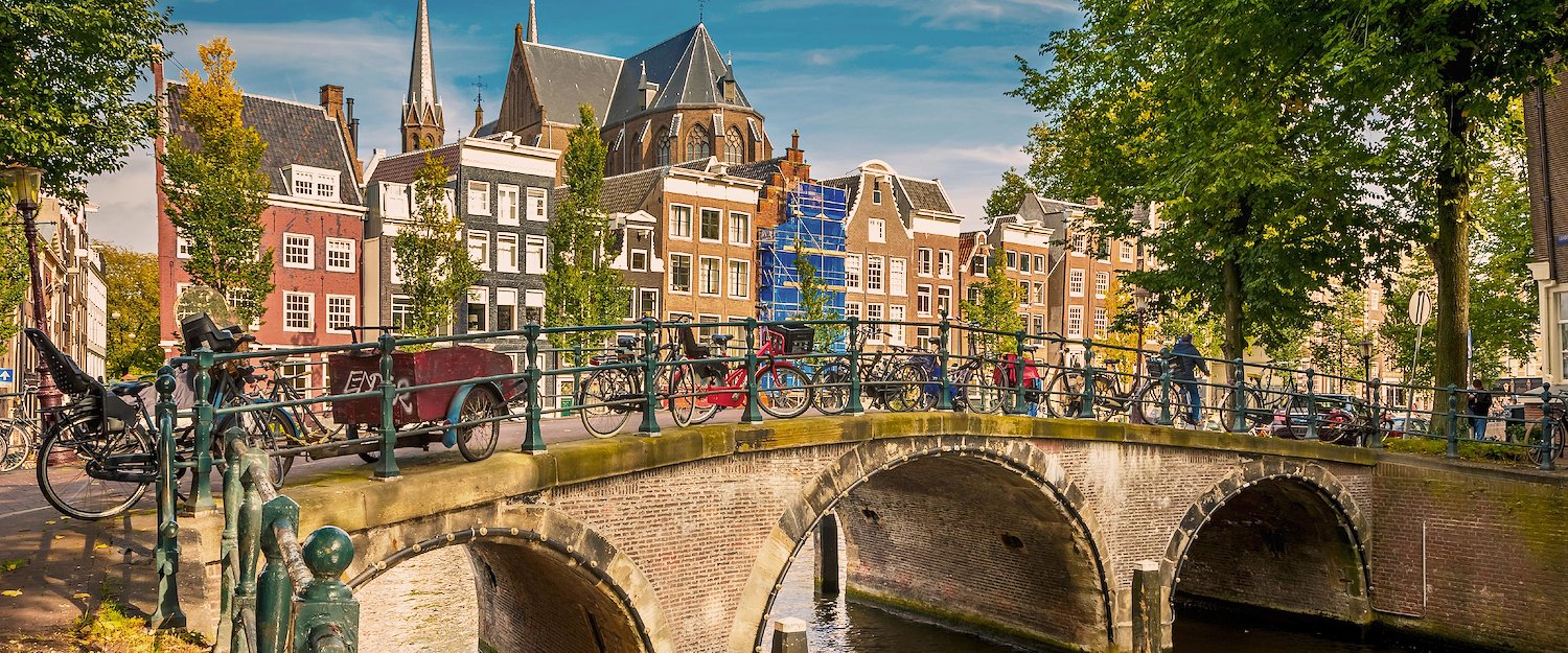 Ponti e biciclette, un classico di Amsterdam. Ponti e biciclette, un classico di Amsterdam.