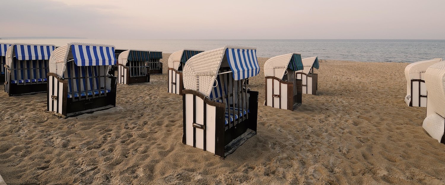 Strandkörbe sorgen für maritimes Flair