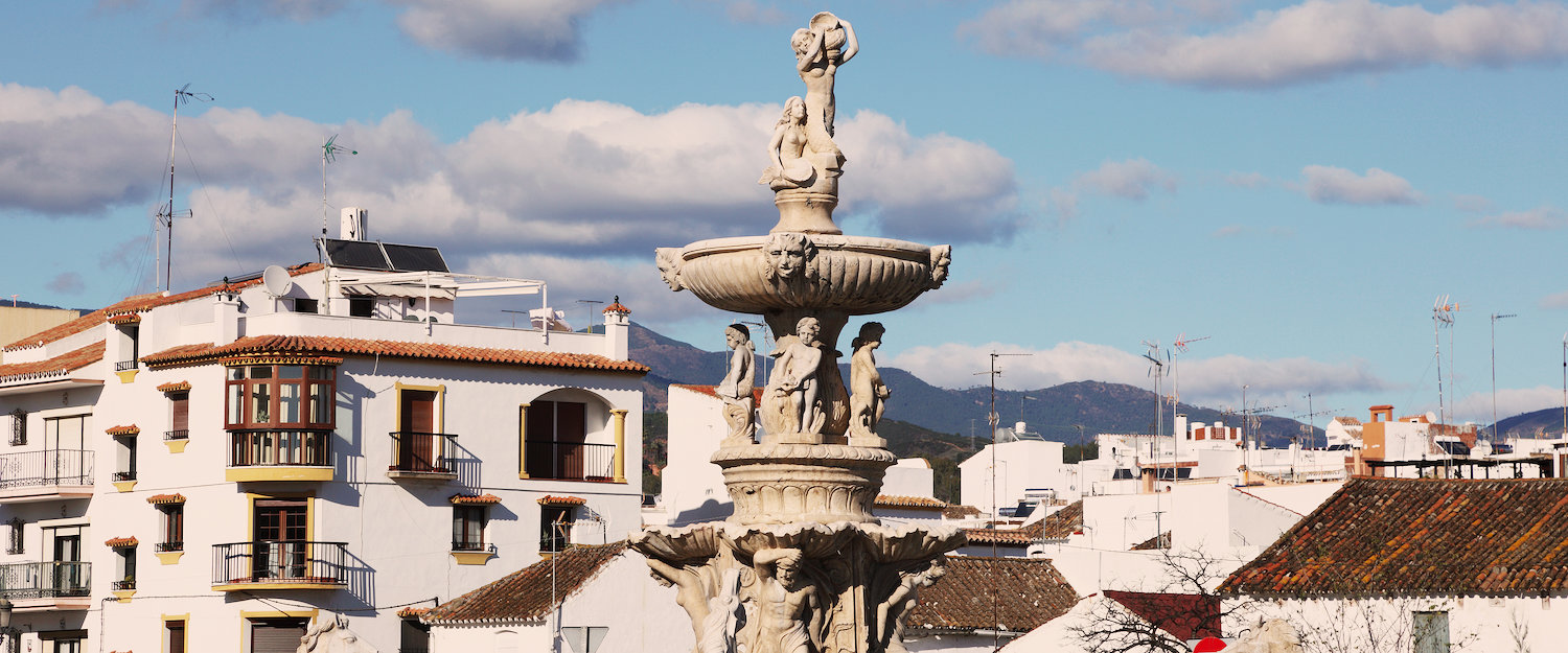 Fuente en la plaza de Estepona Fuente en la plaza de Estepona