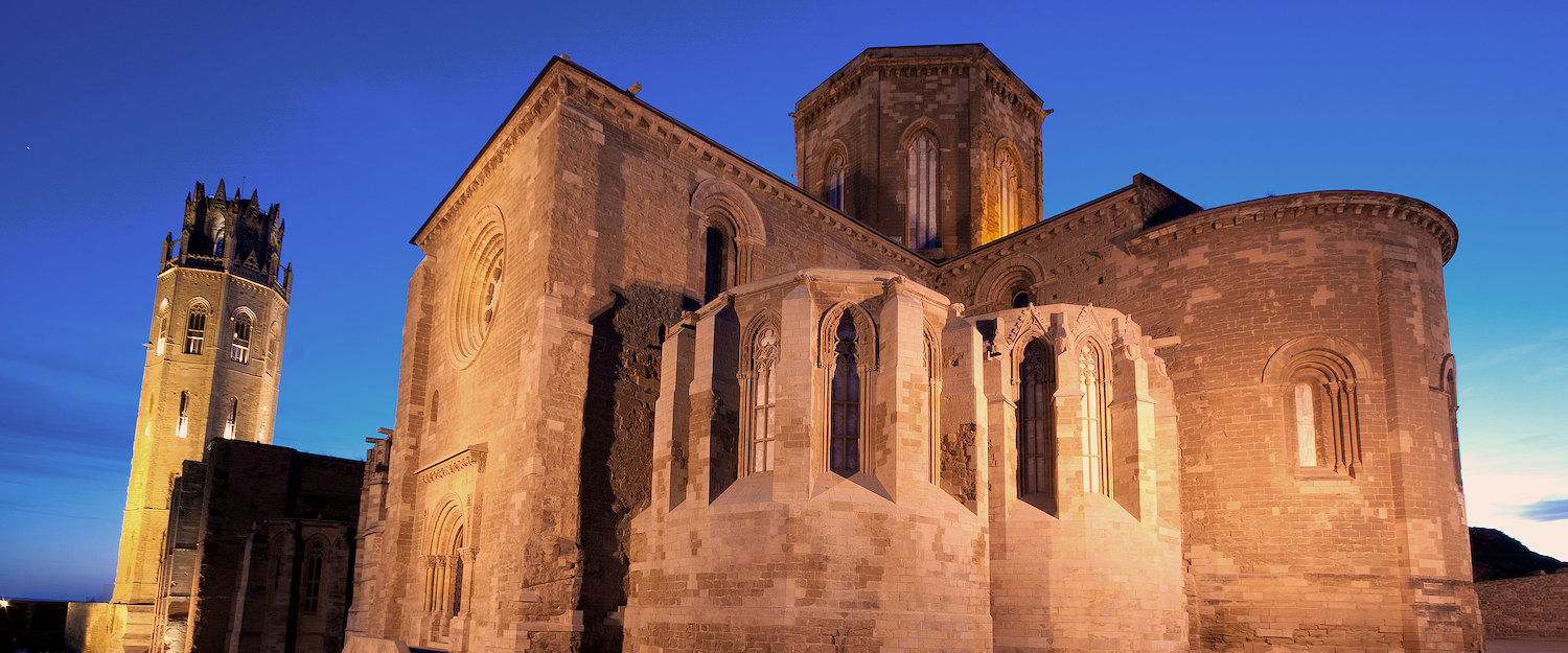 La Catedral de Lleida iluminada al atardecer La Catedral de Lleida iluminada al atardecer