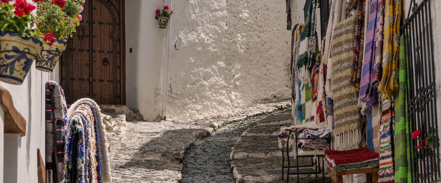 Las calles típicas de las alpujarras Las calles típicas de las alpujarras